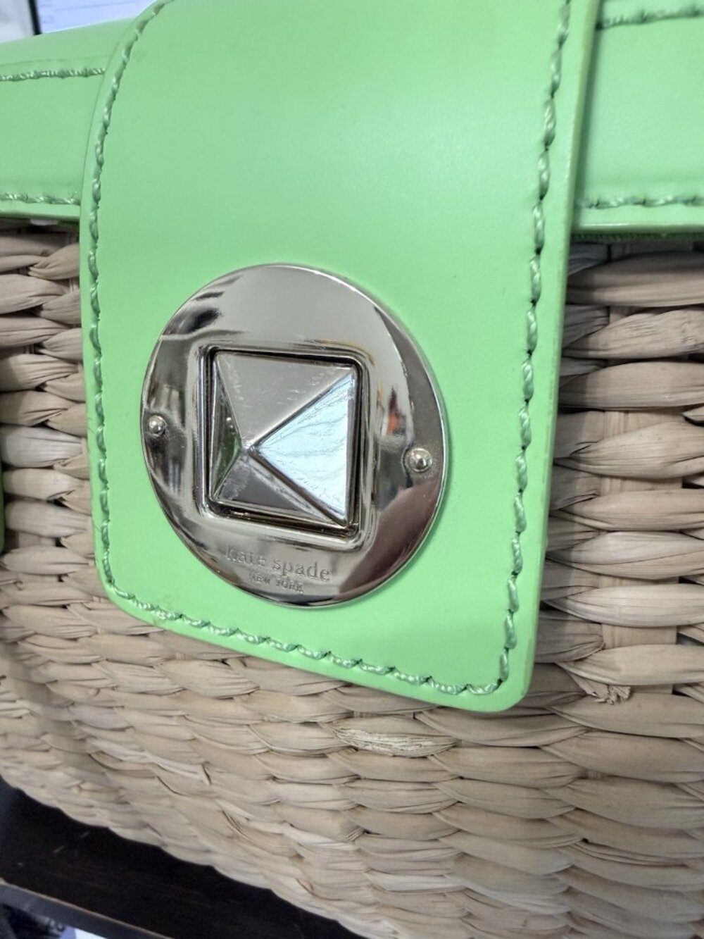 KATE SPADE Large Rattan Basket Handbag Designer Handbag Green Handle and Lid - Picture 9 of 9